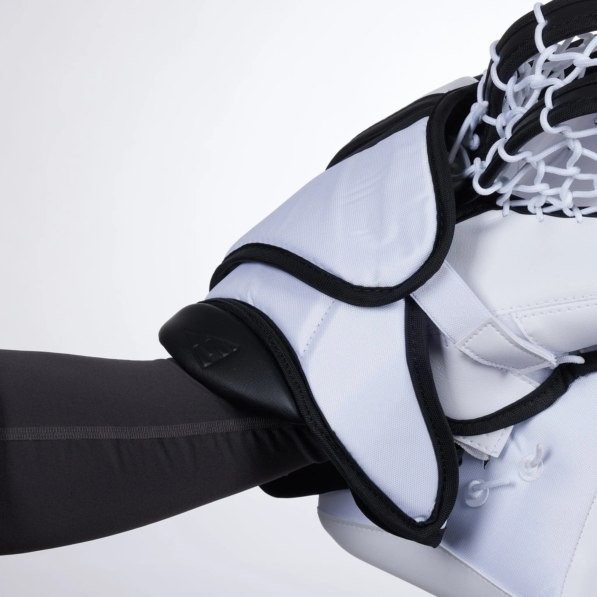 Bauer R5 Pro Intermediate Goalie Catcher