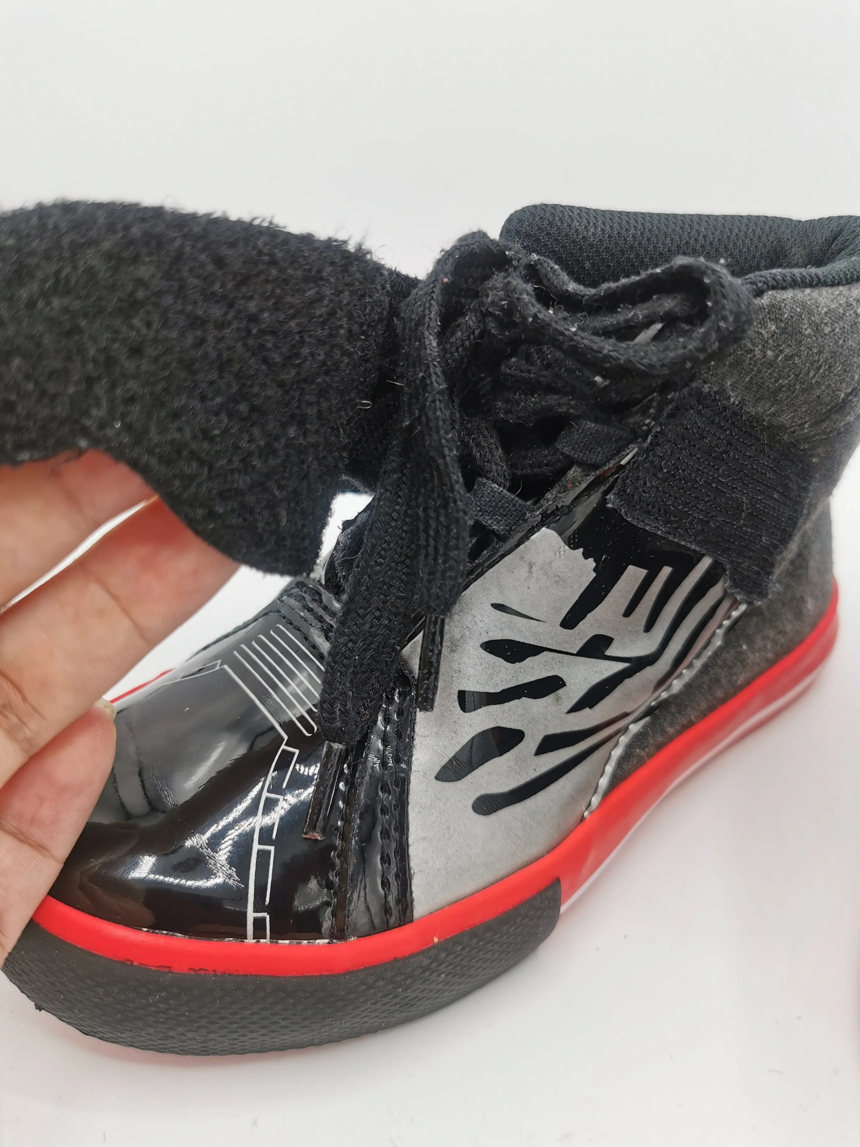 BOY SIZE YOUTH 11 - DISNEY, Star Wars Velcro High-top Shoes VGUC B19