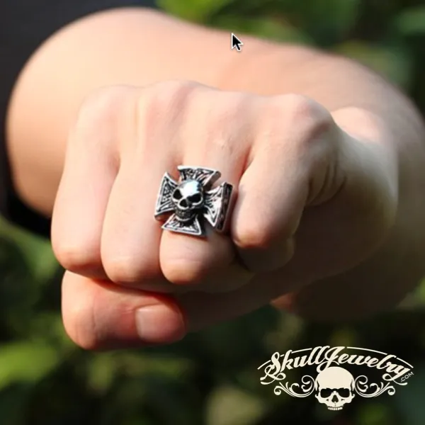 'Cynical Skull' Cross Ring (013)