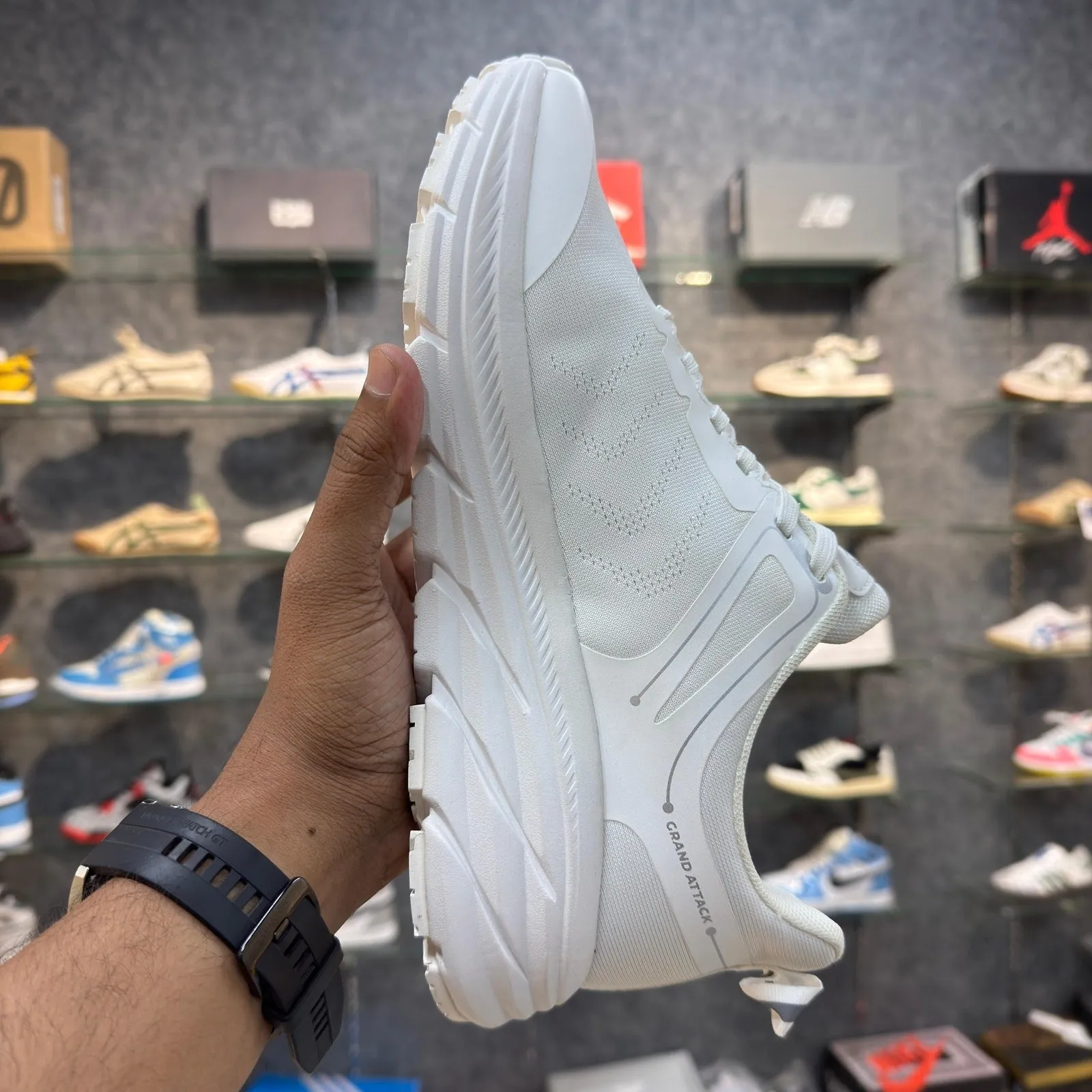 Grand Attack All White