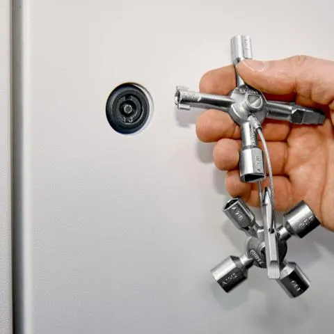 KNIPEX TwinKey® Control Cabinet Key For all standard cabinets and shut-off systems (Knipex)