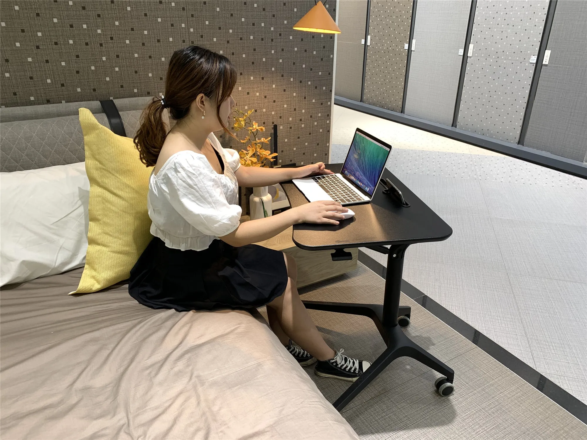 Portable Home Office Study Desk with Wheels   Phone Tablet Slot Holder   Adjustable Height   1 Week Warranty